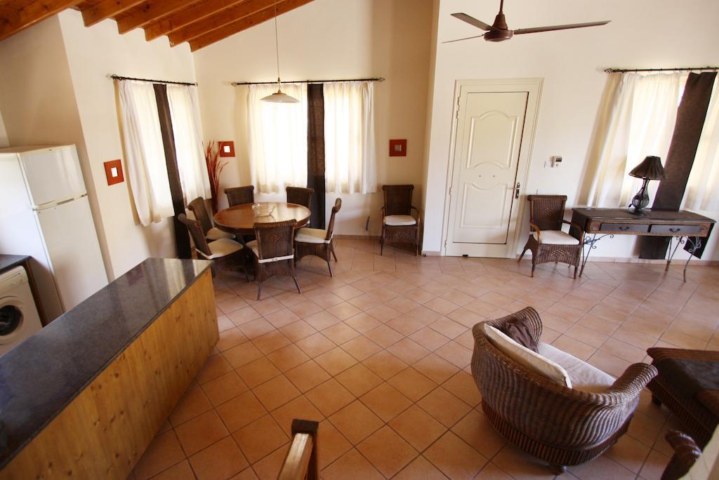 Amoroza Villa Πισσούρι Δωμάτιο φωτογραφία